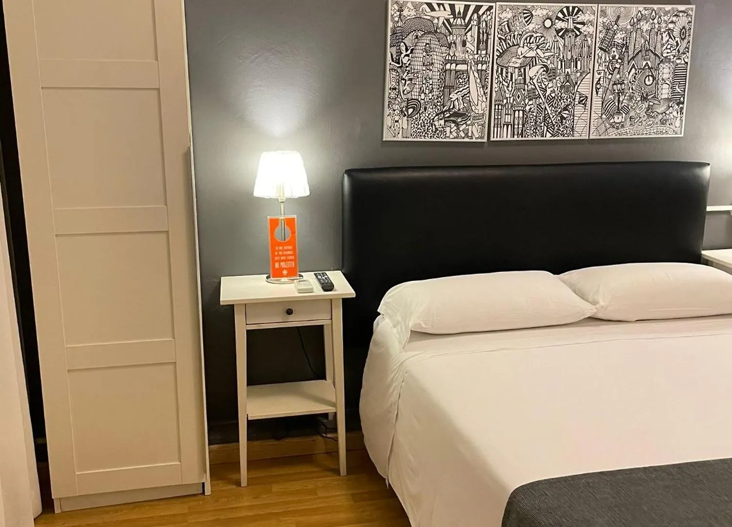 Hostal El Ninot Barcelona Albergue