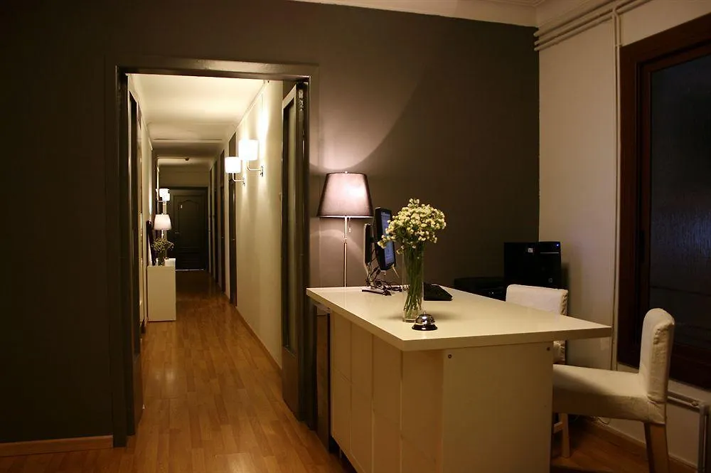 Hostal El Ninot Barcelona 2*,  España