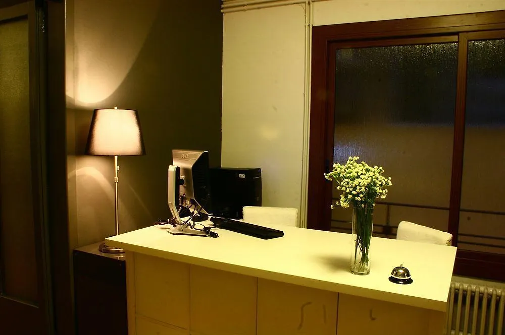 Hostal El Ninot Barcelona Guest house
