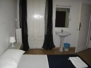 Hostal El Ninot Barcelona 2*,  Spain