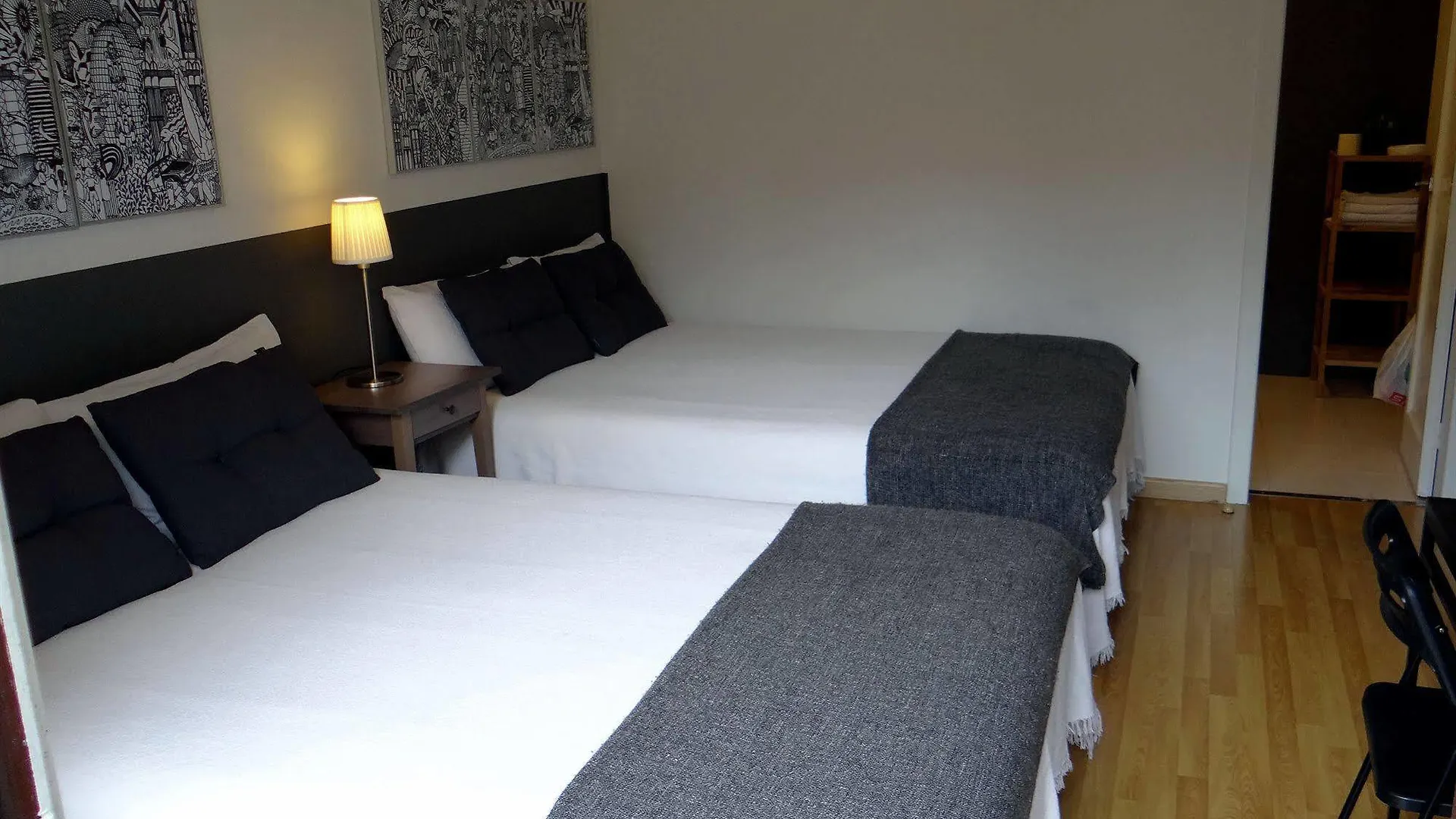 Hostal El Ninot Barcelona Guest house
