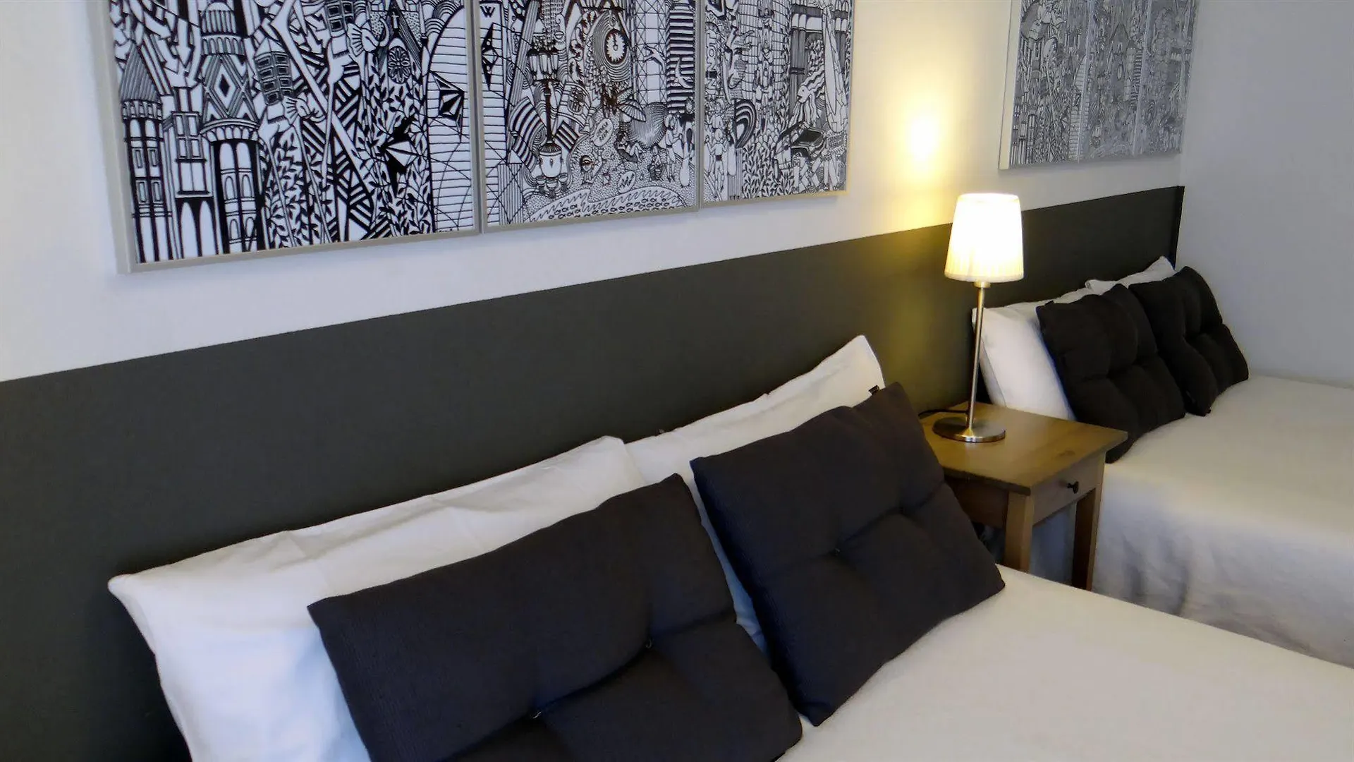 Hostal El Ninot Барселона 2*,